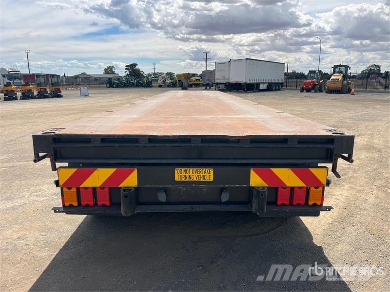  Freighter 13.1 m Tri/A Tilt Deck Trailer لوادر منخفضة