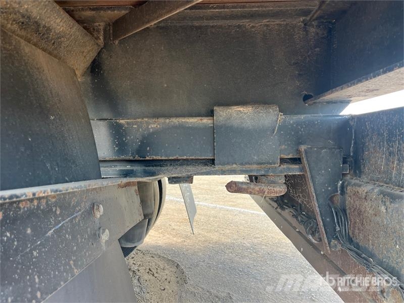  Freighter 13.1 m Tri/A Tilt Deck Trailer لوادر منخفضة
