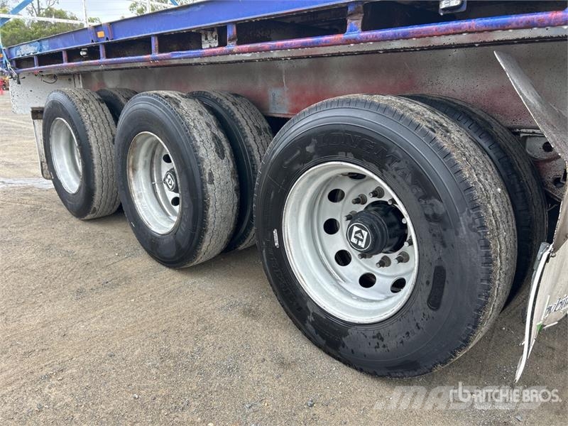 Freighter 13.6 m Tri/A Flatbed Trailer Prikolice platforme/otvoreni sanduk