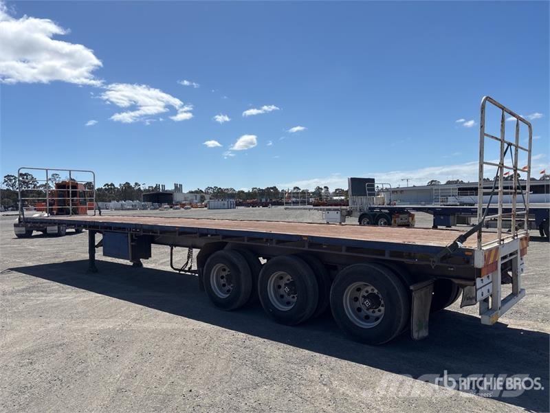  Freighter 13.6 m Tri/A Flatbed Trailer Lavaperävaunut