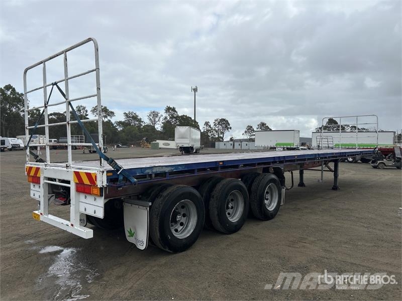 Freighter 13.6 m Tri/A Flatbed Trailer Prikolice platforme/otvoreni sanduk