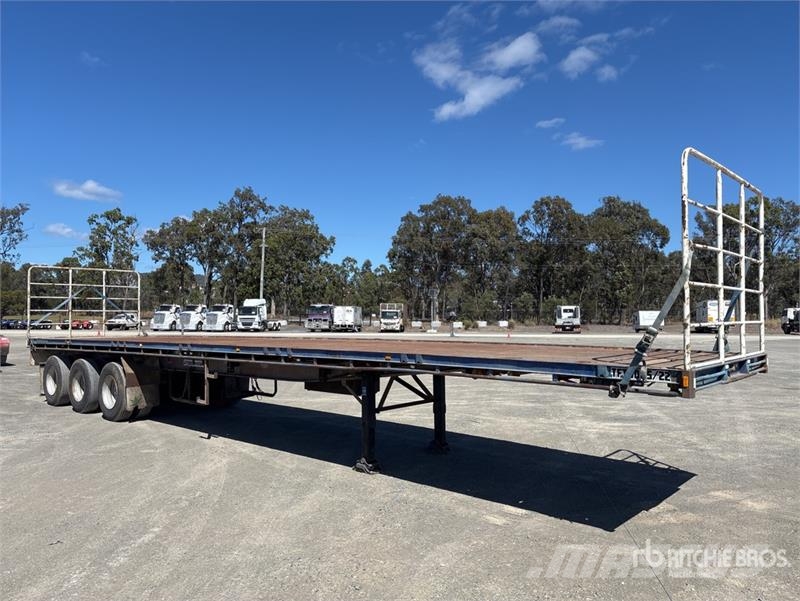  Freighter 13.6 m Tri/A Flatbed Trailer Lavaperävaunut