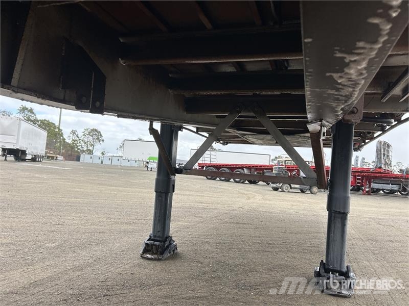 Freighter 13.6 m Tri/A Flatbed Trailer Prikolice platforme/otvoreni sanduk