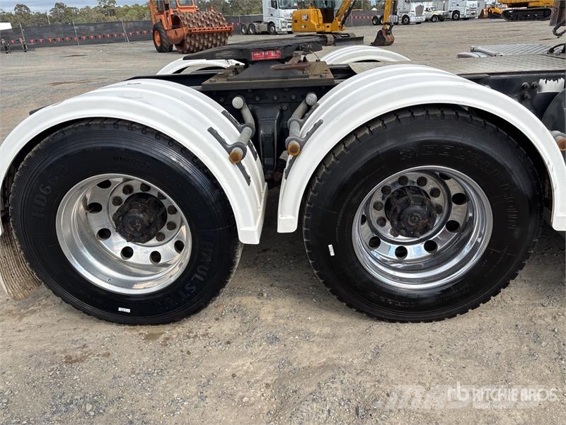 Freightliner Argosy 6x4 T/A Sleeper Truck Tractor Vlačilci