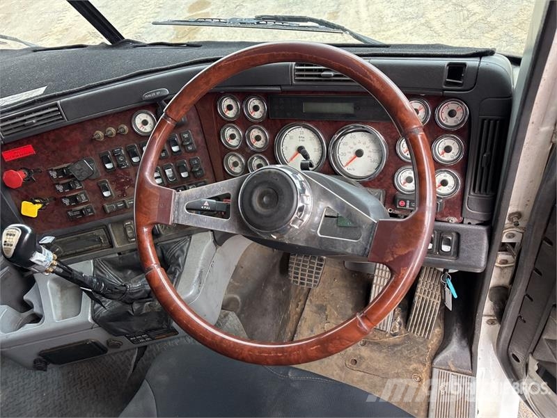 Freightliner Argosy 6x4 T/A Sleeper Truck Tractor Vlačilci
