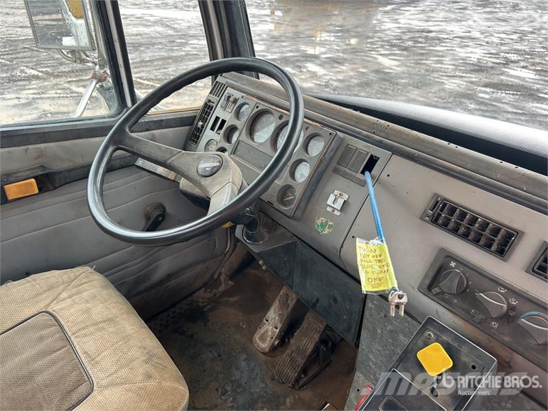 Freightliner FL80 17000 L 6x4 Water Truck Autocisterne