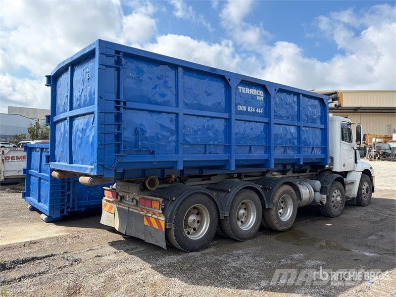Freightliner FLX Columbia 10x6 Hooklift Truck Hakowce