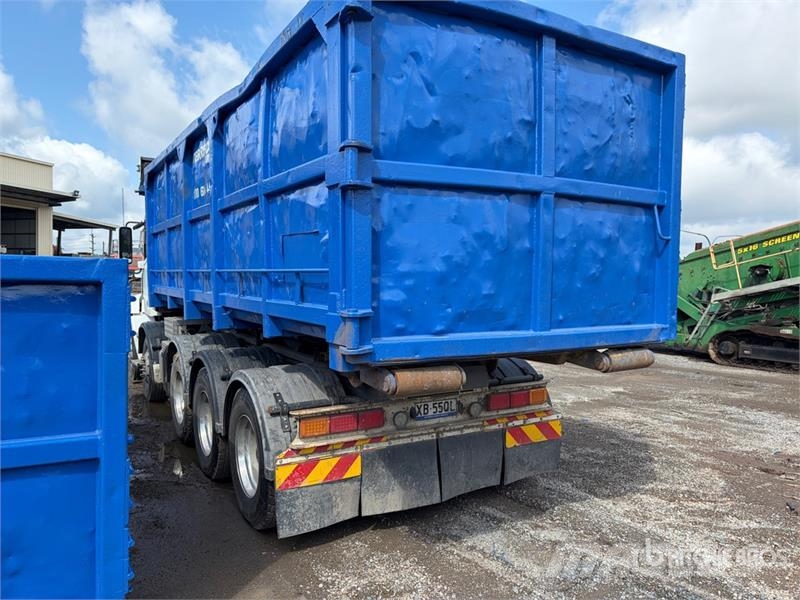 Freightliner FLX Columbia 10x6 Hooklift Truck Hakowce