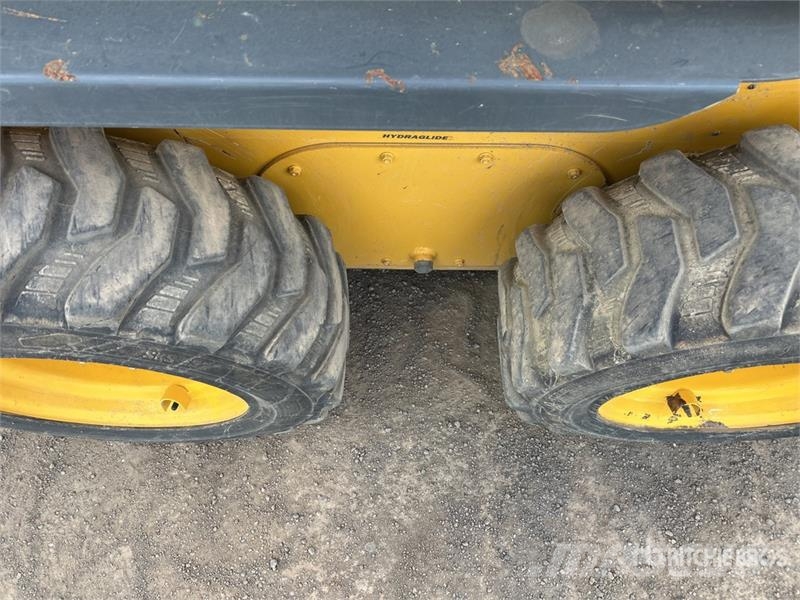 Gehl R165 Skid Steer Loader Skid steer loaders
