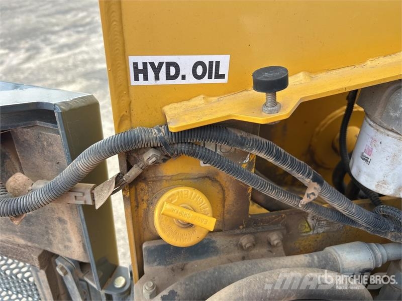 Gehl R165 Skid Steer Loader Skid steer loaders