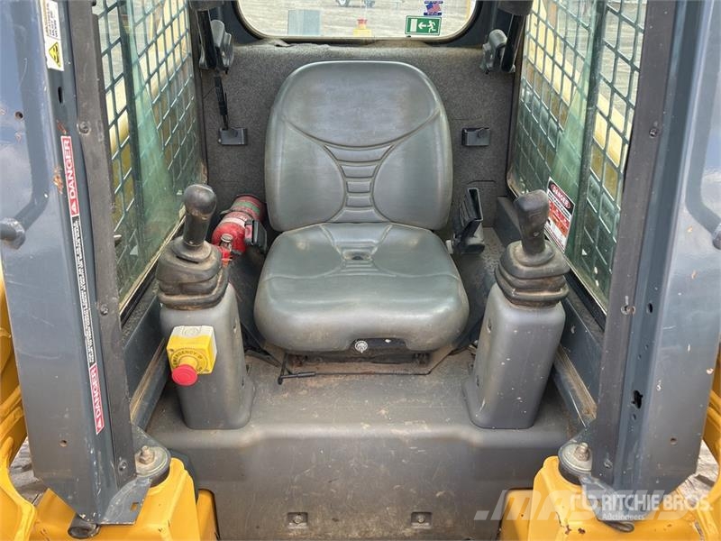 Gehl R165 Skid Steer Loader Skid steer loaders