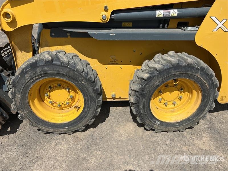 Gehl R165 Skid Steer Loader Skid steer loaders
