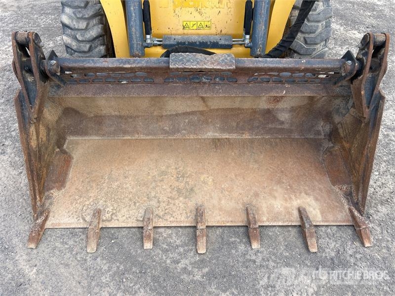 Gehl R165 Skid Steer Loader Skid steer loaders