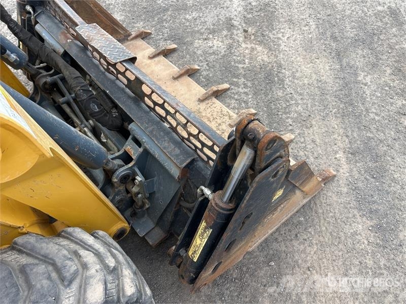 Gehl R165 Skid Steer Loader Skid steer loaders