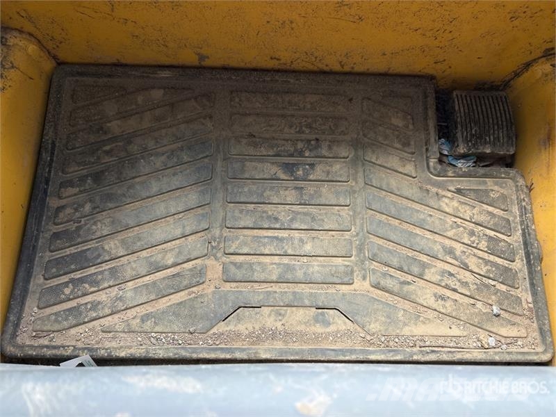 Gehl R165 Skid Steer Loader Skid steer loaders