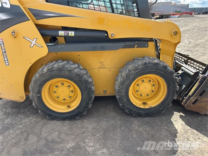 Gehl R165 Skid Steer Loader Skid steer loaders