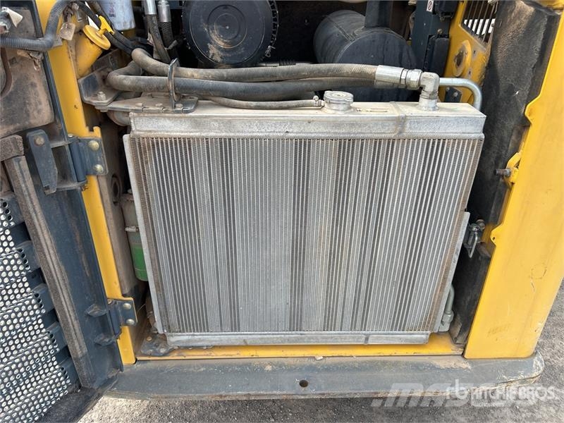 Gehl R165 Skid Steer Loader Skid steer loaders