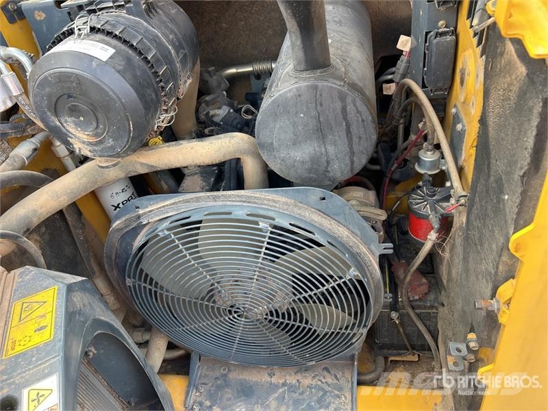 Gehl R165 Skid Steer Loader Skid steer loaders
