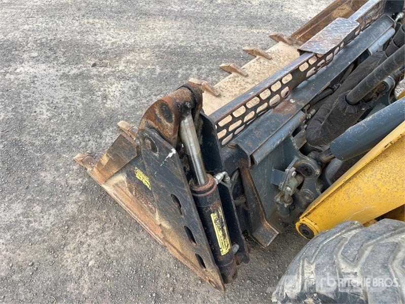 Gehl R165 Skid Steer Loader Skid steer loaders