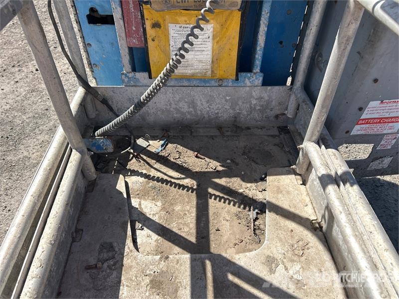 Genie 4x4 Electric Scissor Lift Scissor lifts