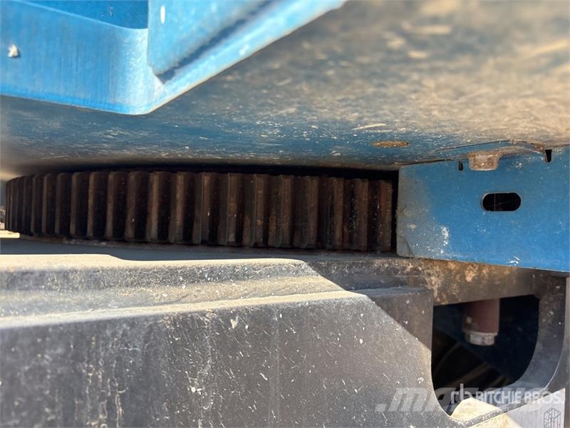 Genie S-65 TRAX 2WD Diesel Articulating Boom Lift Articulated boom lifts