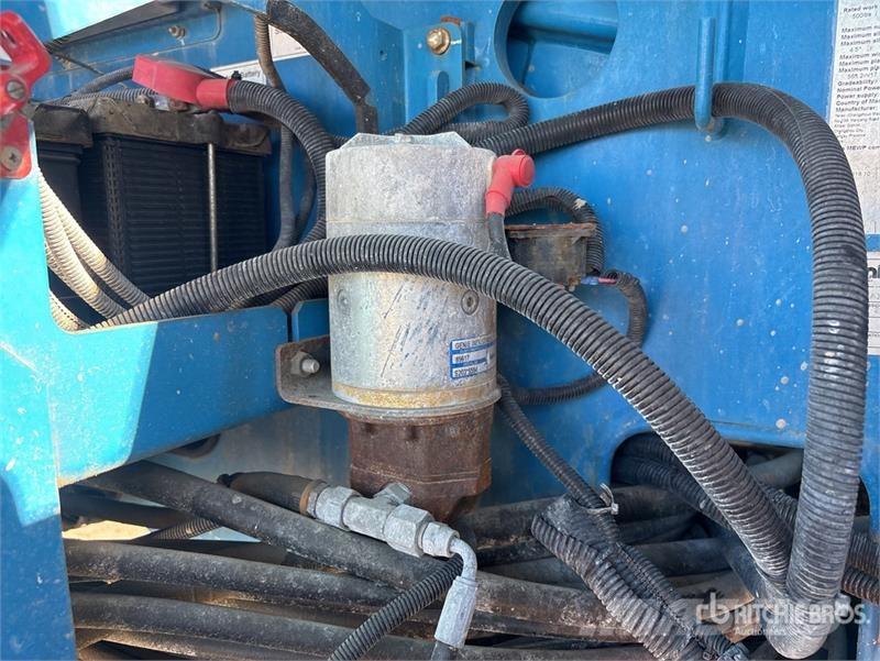Genie S-65 TRAX 2WD Diesel Articulating Boom Lift Articulated boom lifts