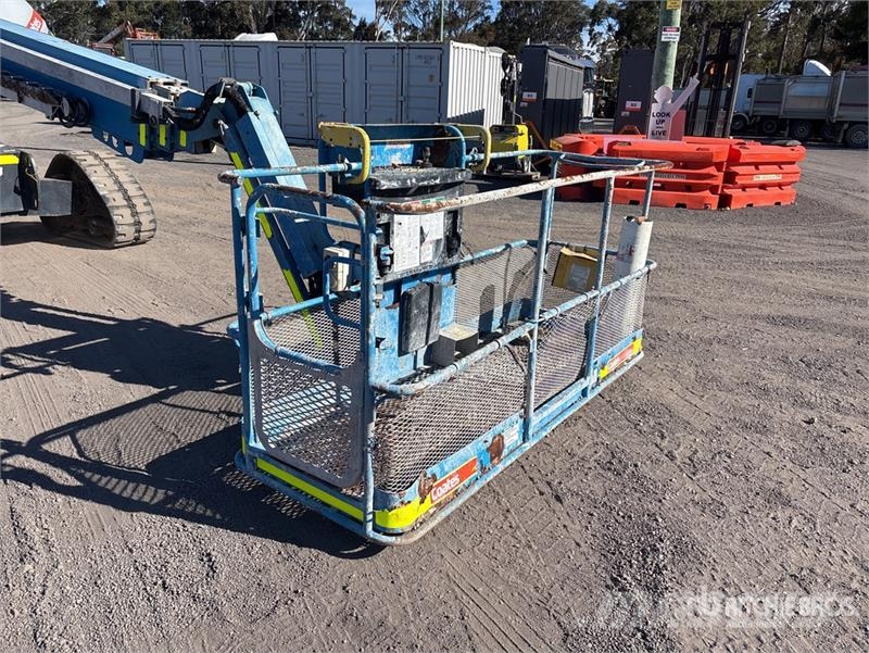 Genie S-65 TRAX 2WD Diesel Articulating Boom Lift Articulated boom lifts
