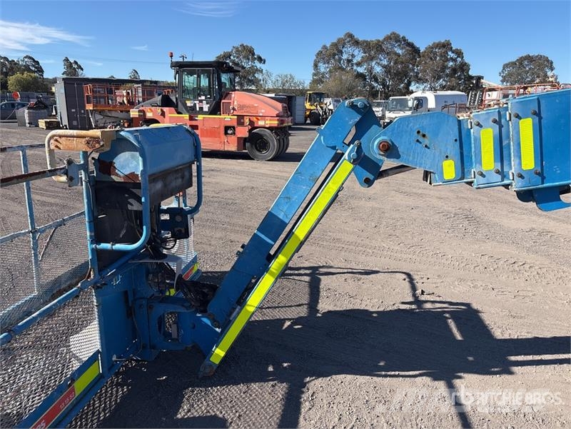 Genie S-65 TRAX 2WD Diesel Articulating Boom Lift Articulated boom lifts