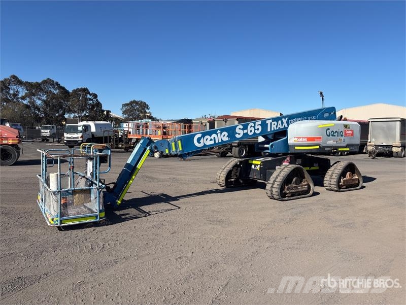 Genie S-65 TRAX 2WD Diesel Articulating Boom Lift Articulated boom lifts