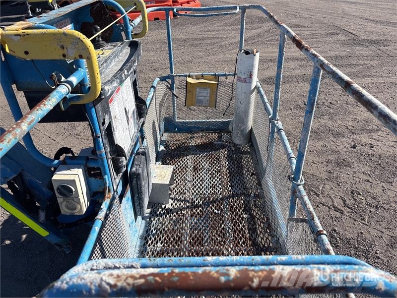 Genie S-65 TRAX 2WD Diesel Articulating Boom Lift Articulated boom lifts