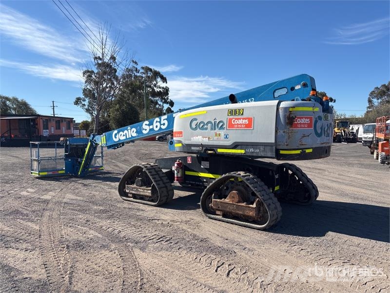 Genie S-65 TRAX 2WD Diesel Articulating Boom Lift Articulated boom lifts