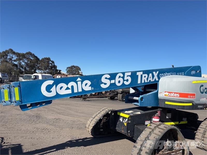 Genie S-65 TRAX 2WD Diesel Articulating Boom Lift Articulated boom lifts
