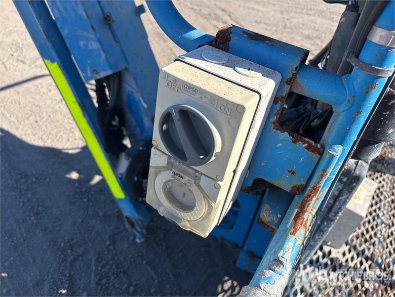 Genie S-65 TRAX 2WD Diesel Articulating Boom Lift Articulated boom lifts