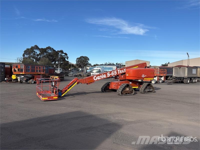 Genie S65 TRAX Crawler Diesel Articulating Boom Lift Articulated boom lifts