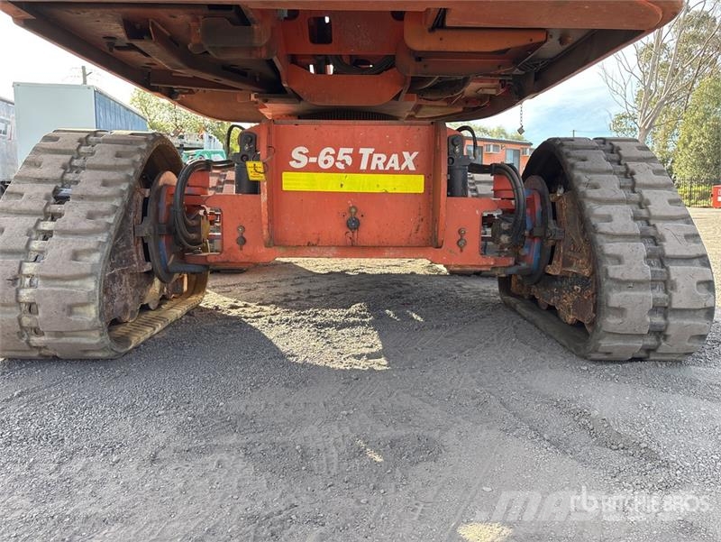 Genie S65 TRAX Crawler Diesel Articulating Boom Lift Articulated boom lifts