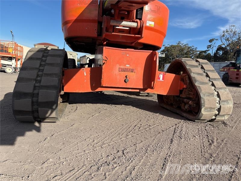 Genie S65 TRAX Crawler Diesel Articulating Boom Lift Articulated boom lifts