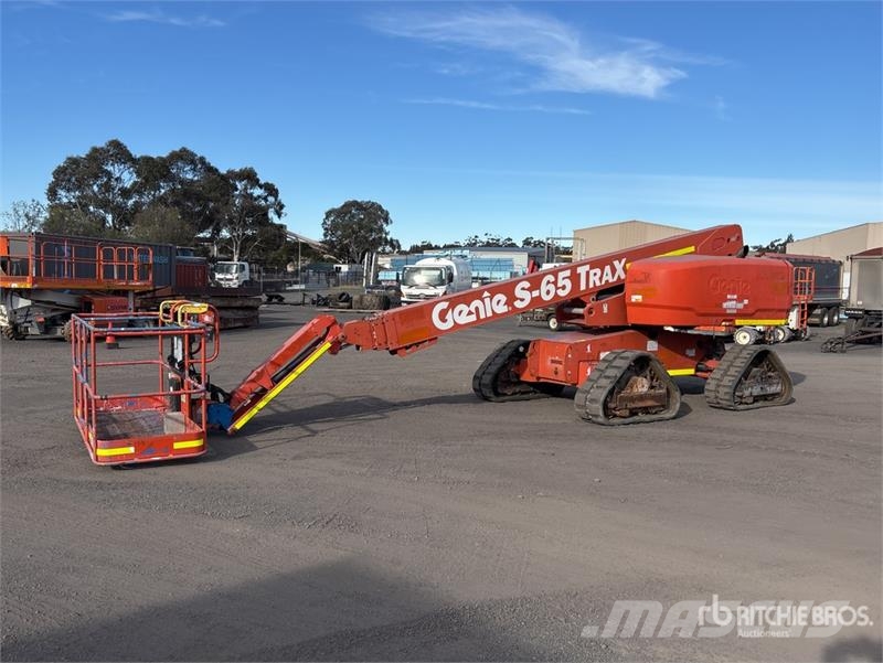 Genie S65 TRAX Crawler Diesel Articulating Boom Lift Articulated boom lifts