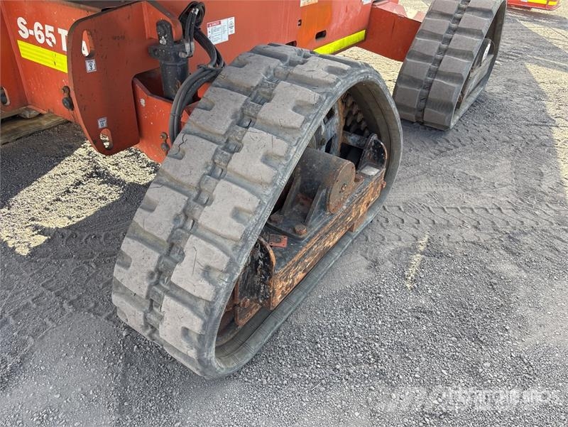 Genie S65 TRAX Crawler Diesel Articulating Boom Lift Articulated boom lifts