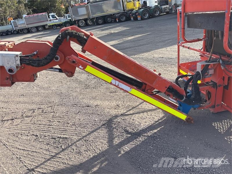 Genie S65 TRAX Crawler Diesel Articulating Boom Lift Articulated boom lifts