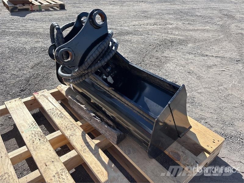 GIYI 800 mm Hydraulic Tilting Excavator Bucket Buckets