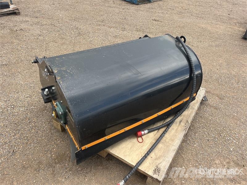  GIYI BS43 1140 mm Mini Skid Steer Sweeper (Unused) Brushes