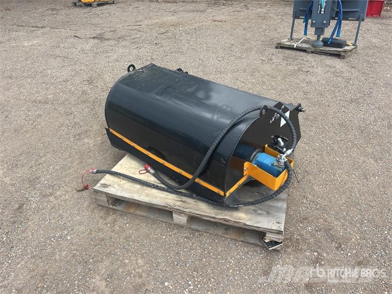  GIYI BS43 1140 mm Mini Skid Steer Sweeper (Unused) Brushes
