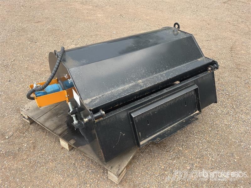  GIYI BS43 1140 mm Mini Skid Steer Sweeper (Unused) Brushes