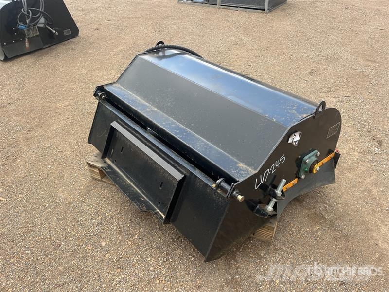  GIYI BS43 1140 mm Mini Skid Steer Sweeper (Unused) Brushes