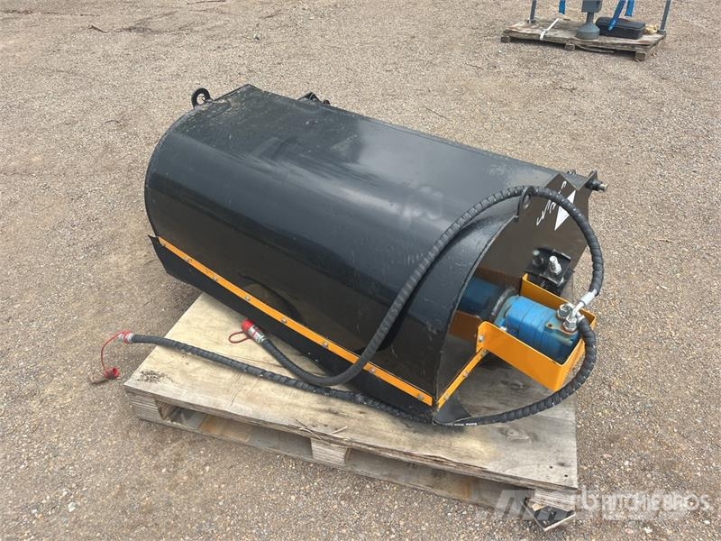  GIYI BS43 1140 mm Mini Skid Steer Sweeper (Unused) Brushes