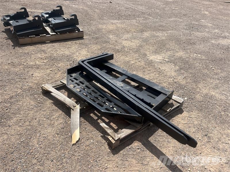  GIYI DHC 1500 mm Skid Steer Forks (Unused) شوكات