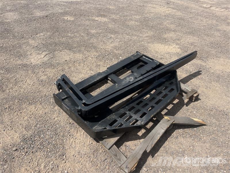  GIYI DHC 1500 mm Skid Steer Forks (Unused) شوكات