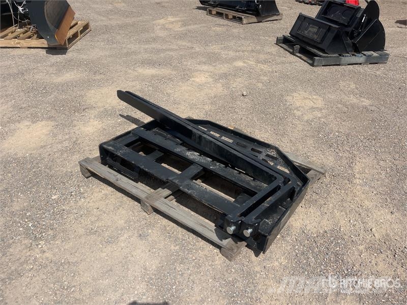  GIYI DHC 1500 mm Skid Steer Forks (Unused) شوكات