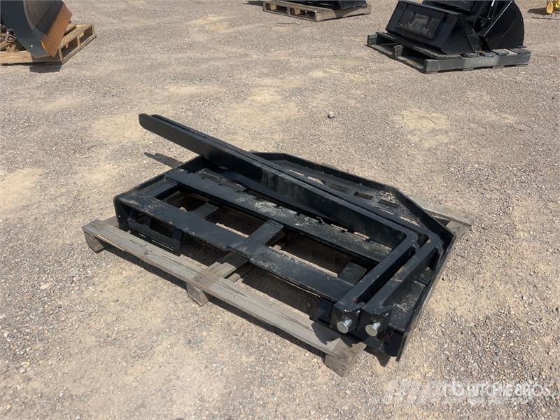  GIYI DHC 1500 mm Skid Steer Forks (Unused) شوكات