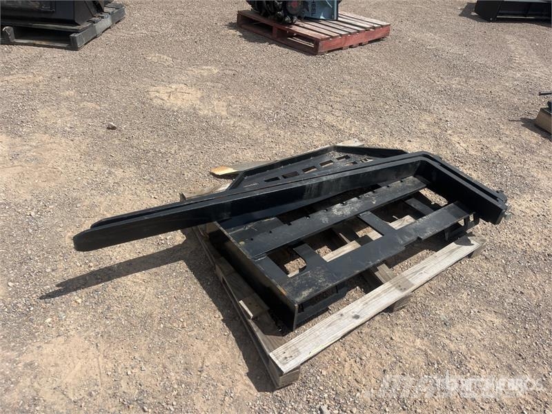  GIYI DHC 1500 mm Skid Steer Forks (Unused) شوكات